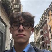 Studente di medicina dà lezioni di biologia e chimica